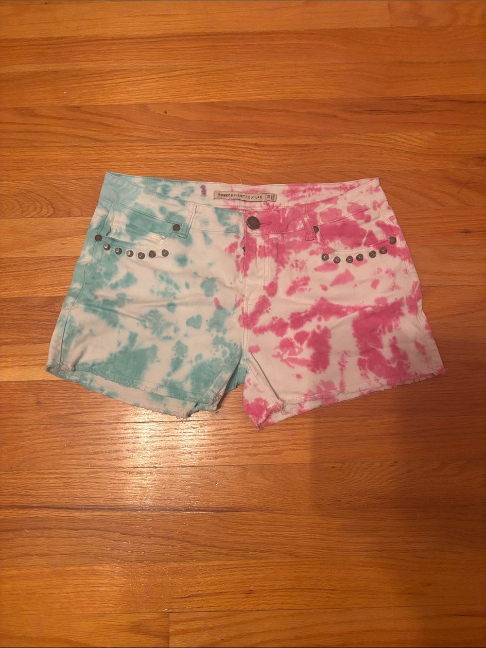 Romeo & Juliette Couture- Tie-Dye Women’s Shorts - Size 29